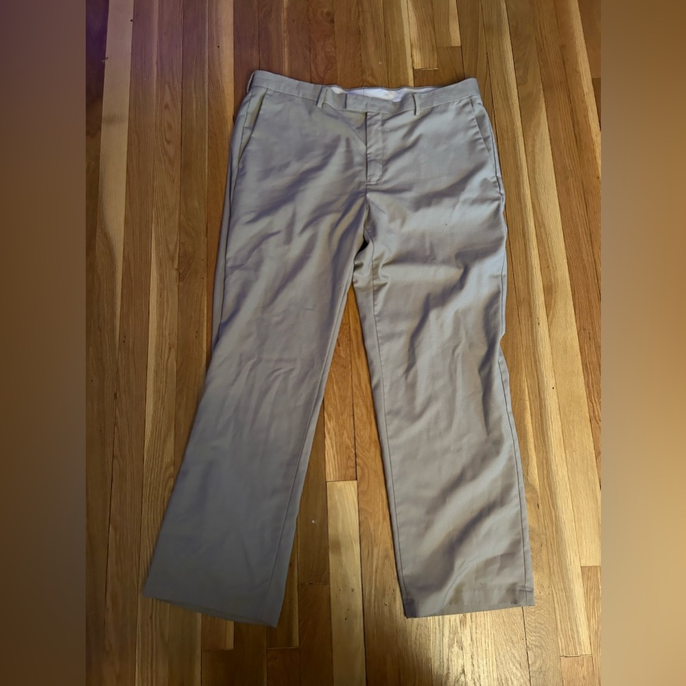 Men’s Used Kenneth Cole Reaction tan pants Size 40x32